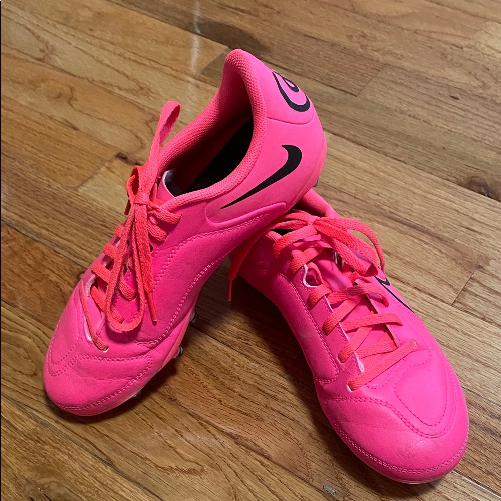 Nike Soccer Cleats Size 4.5